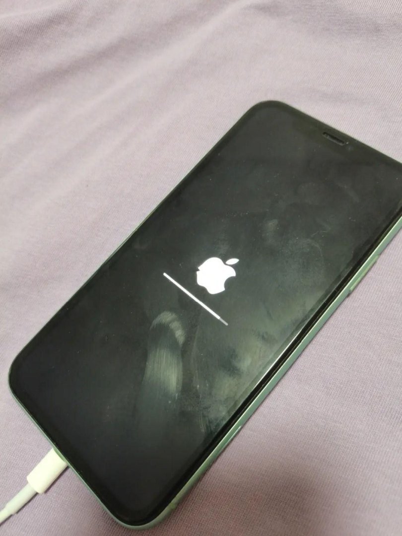 苹果手机开不了机怎么解决（iPhone手机开不开机的处理方法）