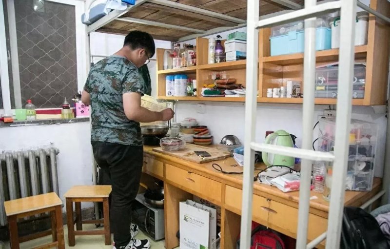 高校辟谣没收学生物品挂闲鱼卖，辟谣背后隐藏的秘密